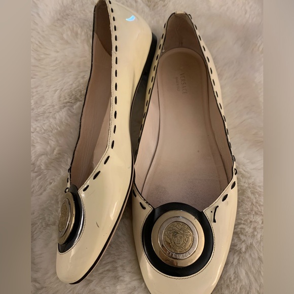 🔥🔥🔥VERSACE Flats Size 39 🔥🔥🔥 - Picture 7 of 12